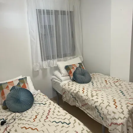 Locos With Sea View *