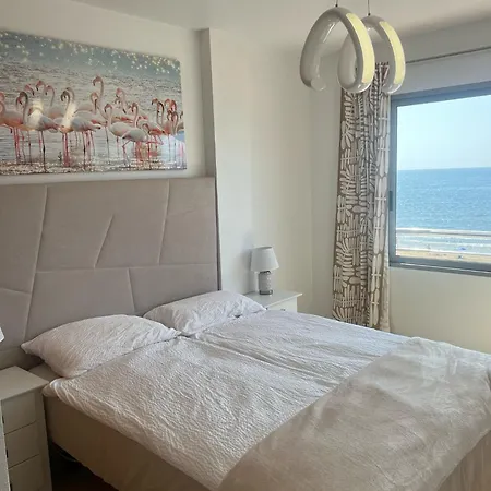Locos With Sea View تورّيفيِخا